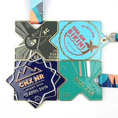 kopen Gepersonaliseerde hardlopende medailles Puzzle Awards Series Innovatief en dynamisch online vervaardiging