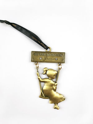 kopen Ervaar nostalgie en verwondering met Dreamer's Swing Cirque du Soleil Verbeelding Ornament Aanpasbare metalen afwerking online vervaardiging