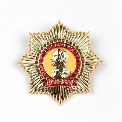 kopen 3D geëmailleerde gouden afwerking pin badge met veiligheidspin backing 1.15 inch Perfect voor toernooien en speciale gelegenheden online vervaardiging