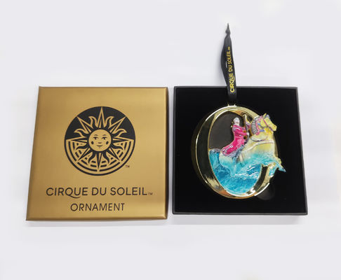 Klanten, partners en medewerkers imponeren met Cirque du Soleil-show ornamenten